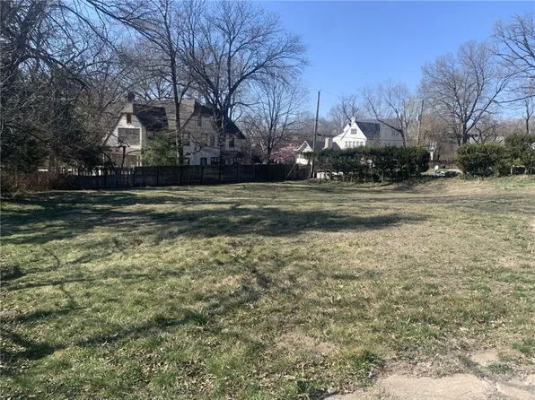 5700 State Line Rd, Mission Hills, KS 66208