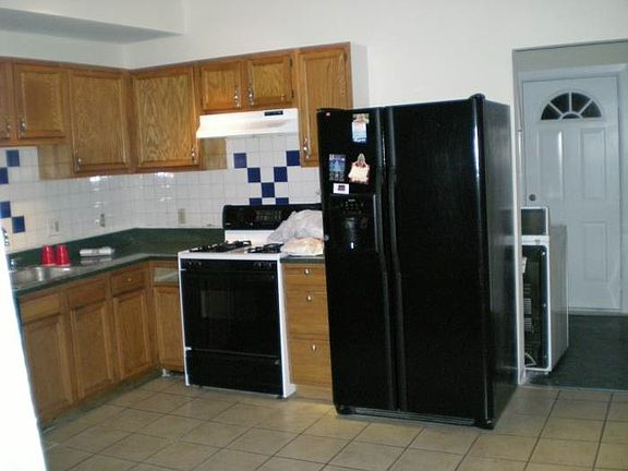 Large Eat-In Kitchen