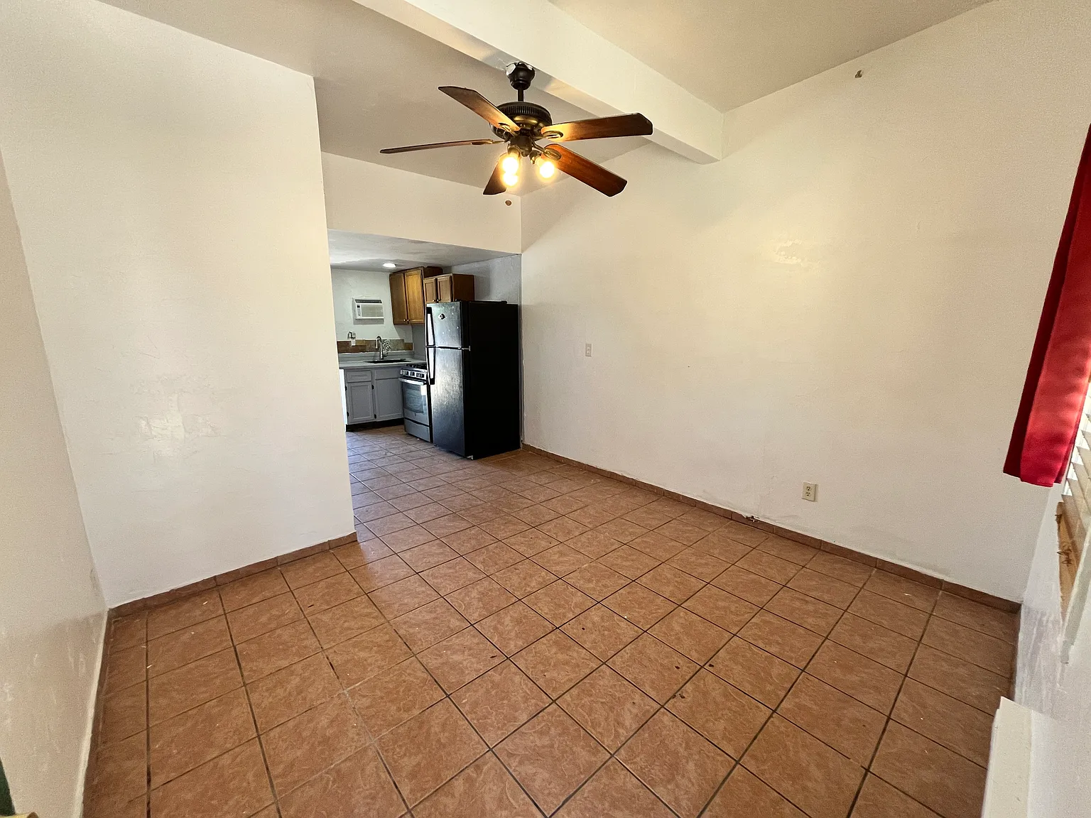 Studio, 250 sqft, $575 — Photo 2