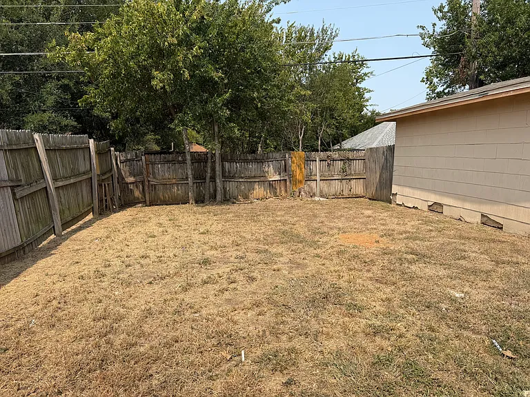 2504 Normont Cir — Photo 20