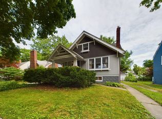 62 Devonshire Rd, Pleasant Ridge, MI 48069