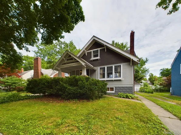 62 Devonshire Rd, Pleasant Ridge, MI 48069