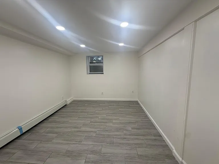 1040 5th Ave — Photo 1