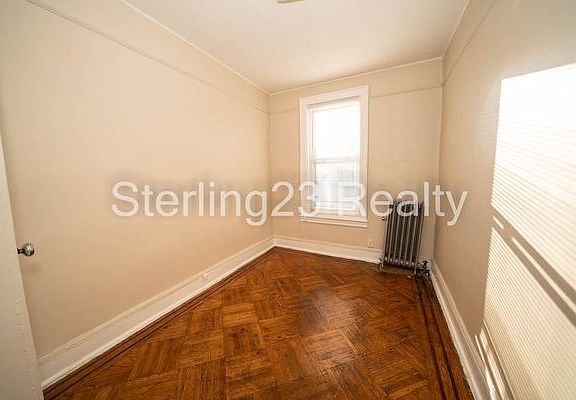 4th image of 23-82 28th St #2RR