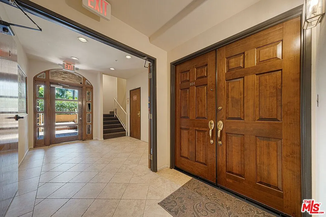 2 bed, 2.5 bath, 1690 sqft, $4,950 — Photo 2