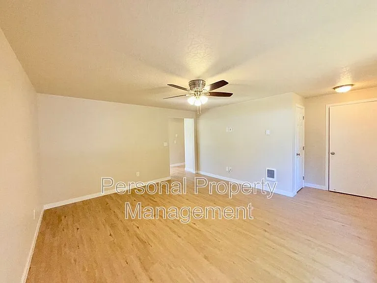 7621 NE 158th Ave — Photo 3