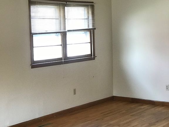 3rd image of 21 Rosewood Ter #2