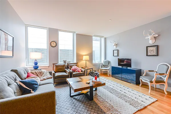 Rented by 212 Consulting Corp | media 21