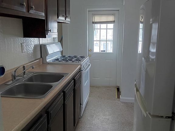 4th image of 1410 1/2 Pine Way #B