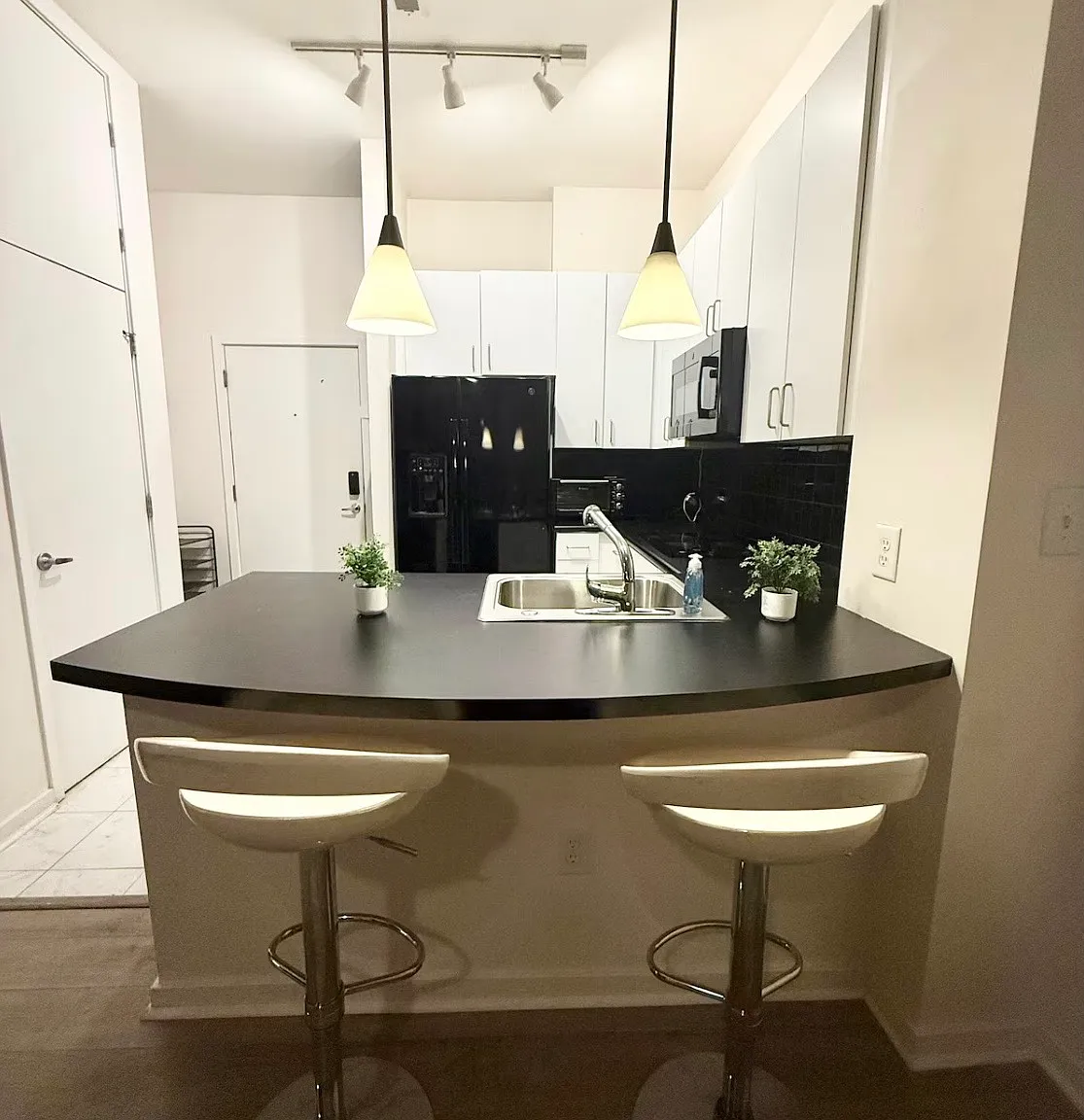 1 bed, 600 sqft, $1,850 — Photo 4