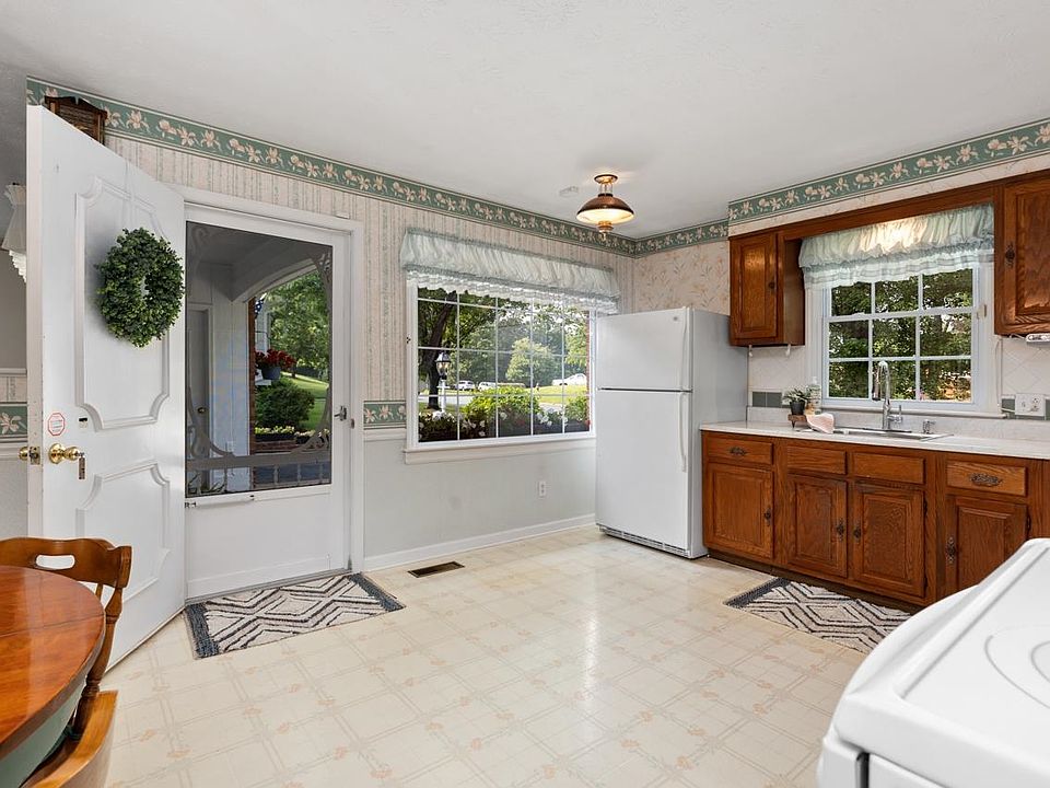 62 Briarwood Cir, Staunton, VA 24401 Zillow