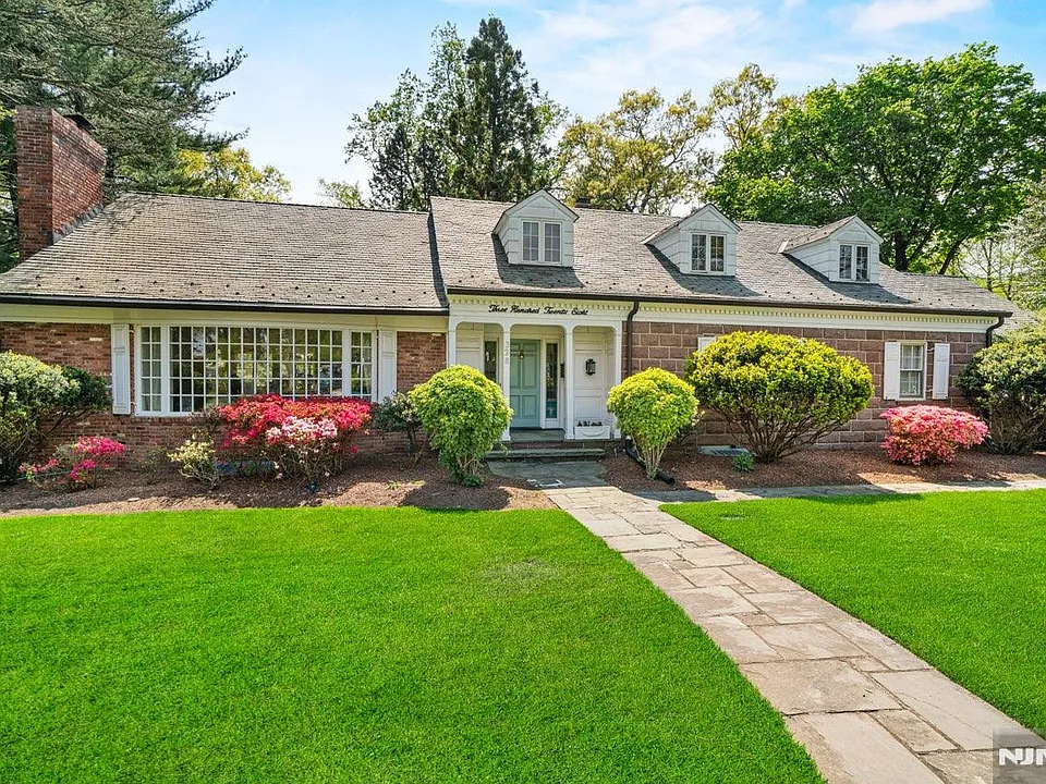 328 W Ridgewood Ave