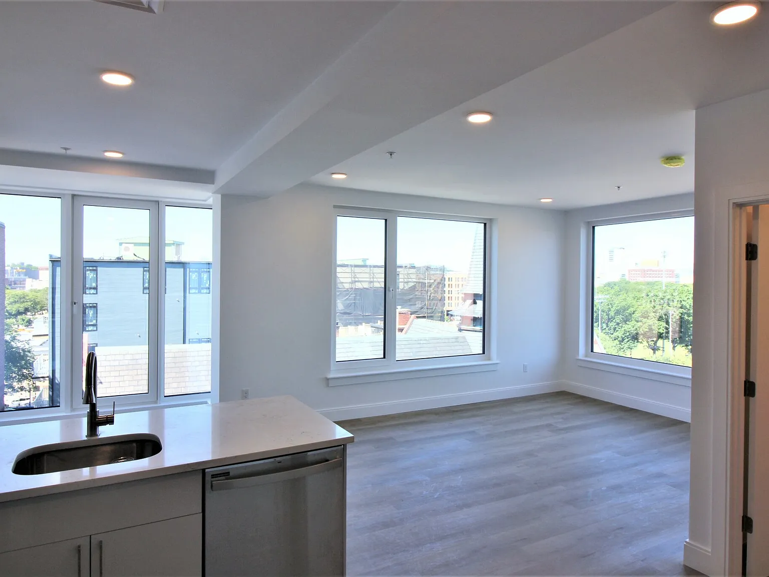 Studio, 450 sqft, $2,500 — Photo 2