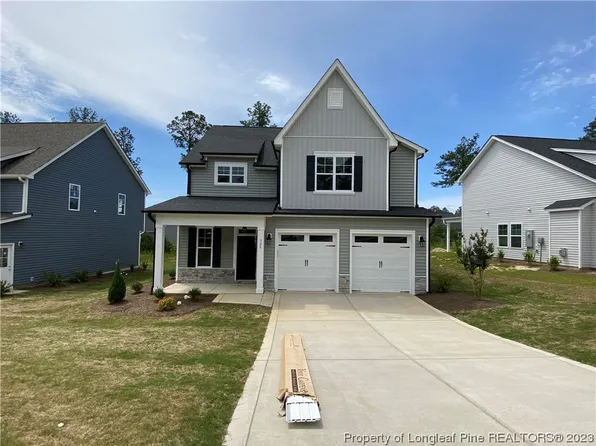 328 Kensington Dr, Spring Lake, NC 28390