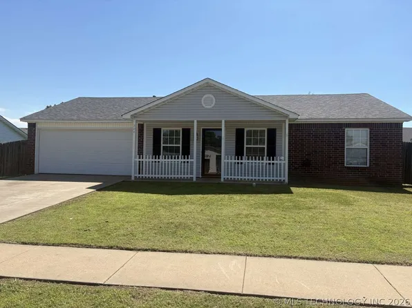 504 NE Elmhurst Ave, Bartlesville, OK 74006