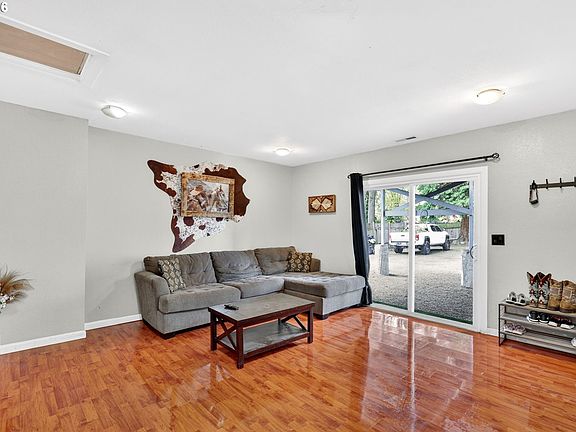 5th image of 1609 SE 148th Ave