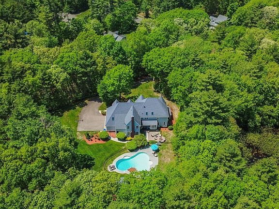 3rd image of 11 Windsor Dr