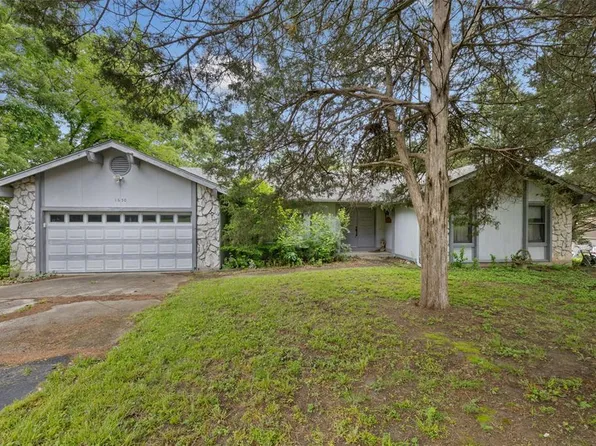 1650 Birdie Hills Rd, Saint Peters, MO 63376