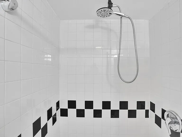 300 Georgia St #4B — Photo 9
