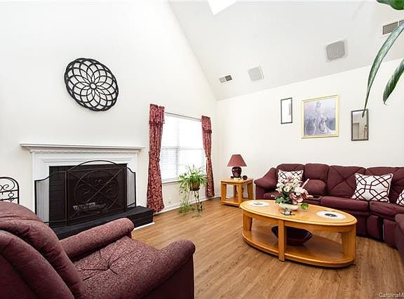 3rd image of 4503 Lenox Hill Pl