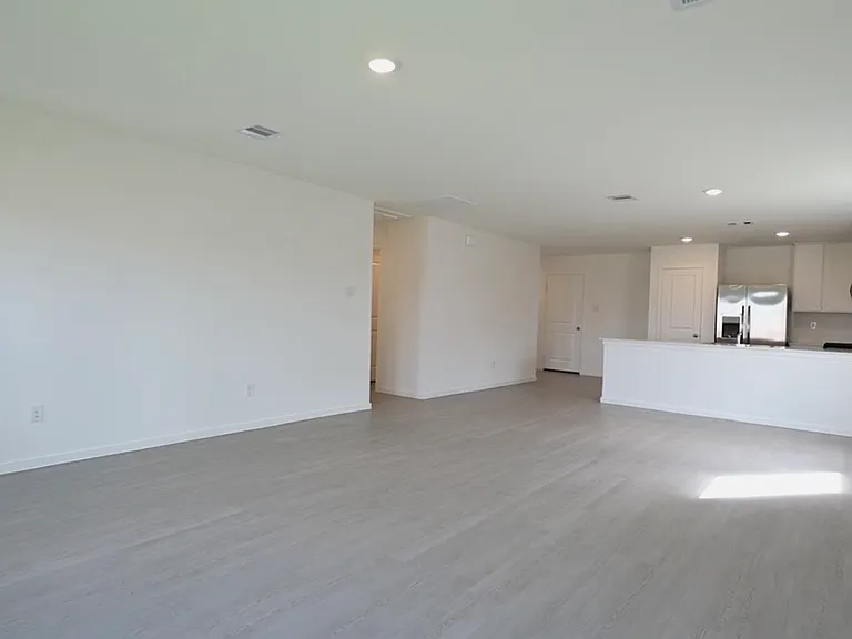 1614 Westland Ln — Photo 2