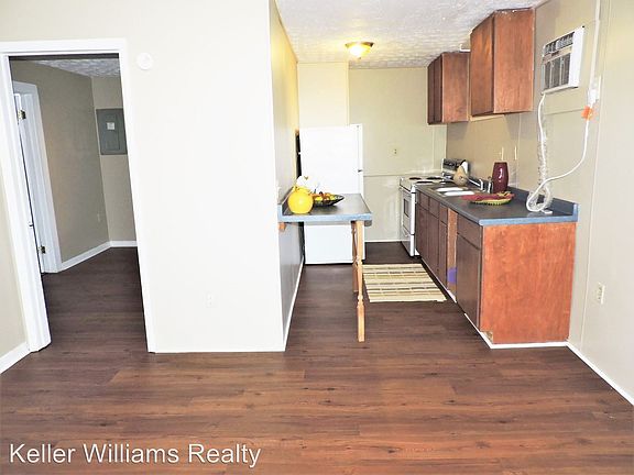 3rd image of 405 Salem St APT 2