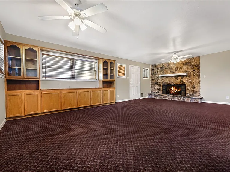 1226 Zarsky Dr — Photo 11