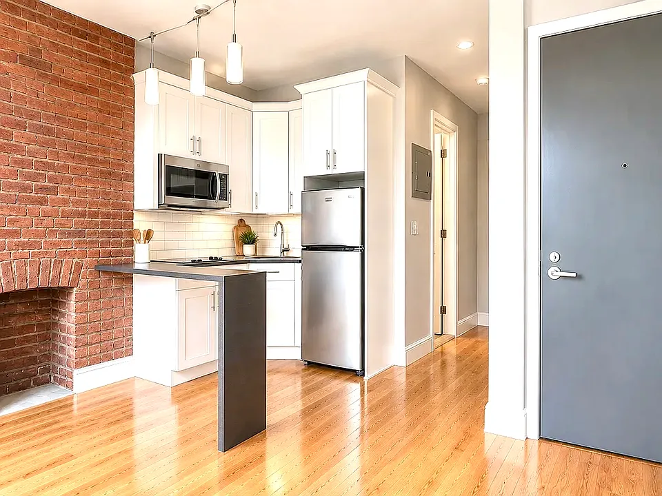 728 Franklin Ave #3B