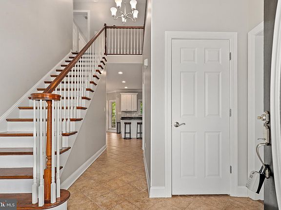 5th image of 110 Cahille Dr