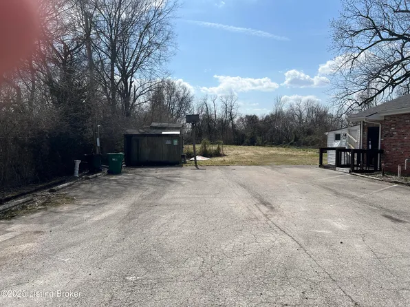 3338 Smith Rd, Louisville, KY 40216