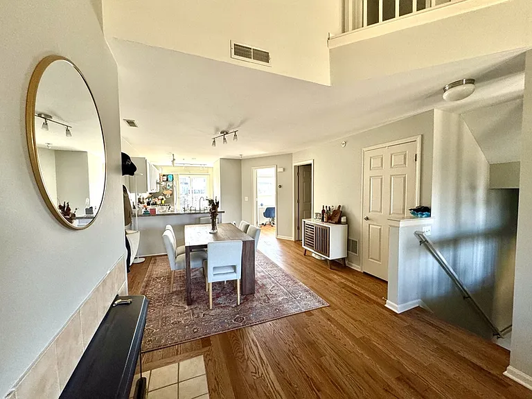 1860 Lindsay Lane Entry #ANN — Photo 8