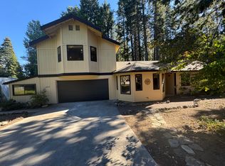 2214 Bobcat Trl, Mount Shasta, CA 96067