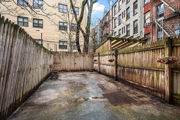 Rented by Compass | media 18