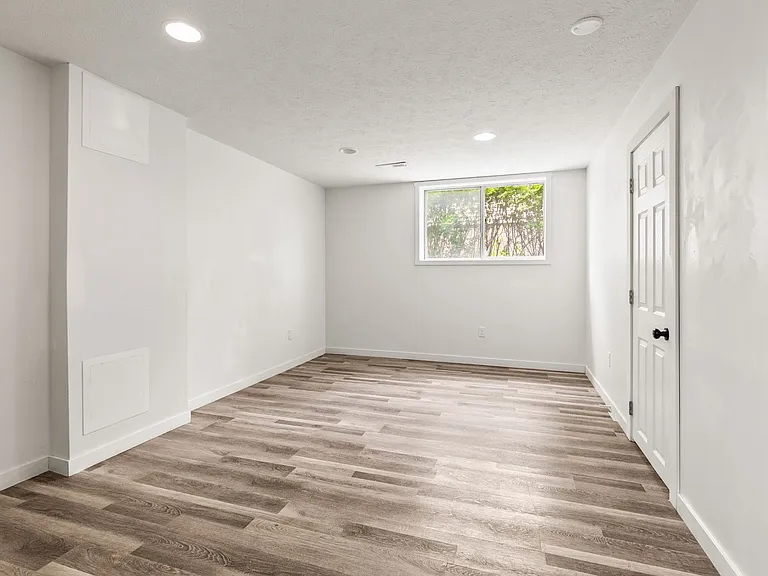 7209 S 78th St — Photo 23