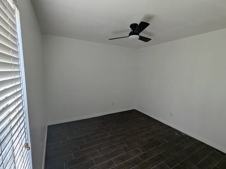 404 Boxwood Cir — Photo 10