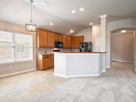 2nd image of 307 Highland Glen Dr