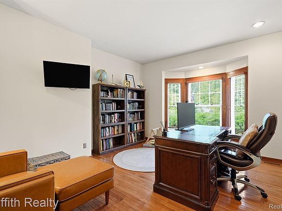 4th image of 3059 Berkshire Ct