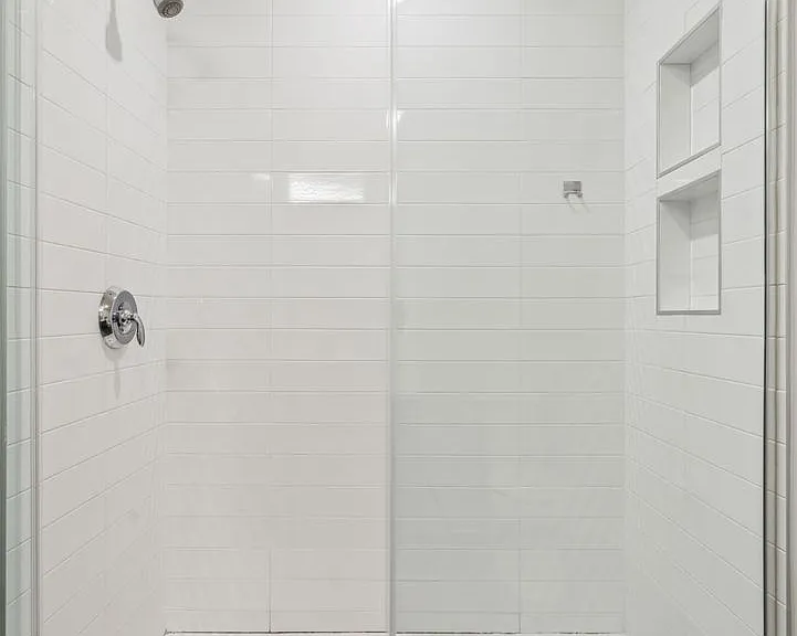 Graduate Pointe — Photo 246