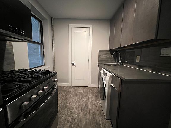 3rd image of 137 E 110th St APT 3FW
