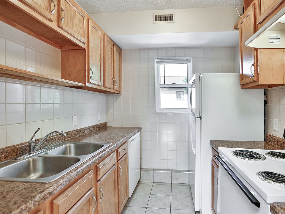 1st image of 837 15th Ave SE #940907