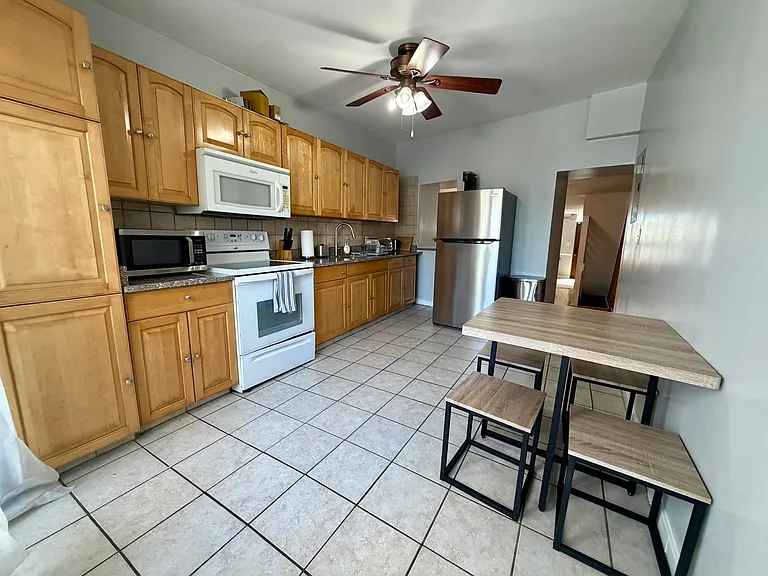 1710 Marshall St — Photo 11