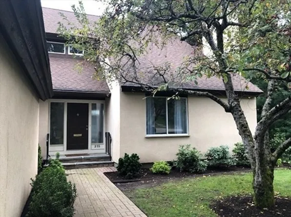 315 Goddard Ave #315, Brookline, MA 02445