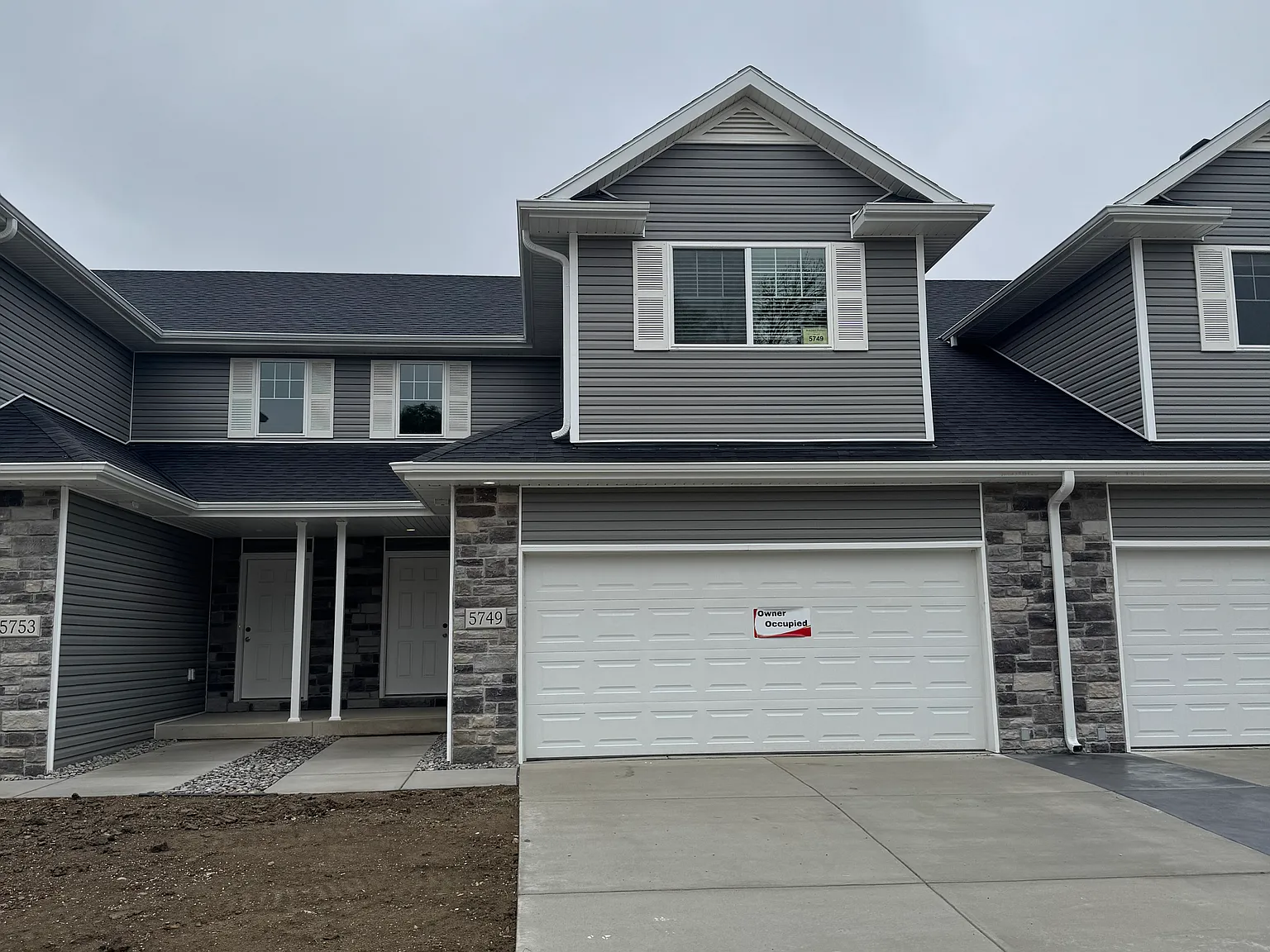 3 bed, 2.5 bath, 1739 sqft, $2,300 — Photo 1