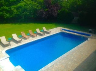 4 Blueberry Ln, Quogue, NY 11959