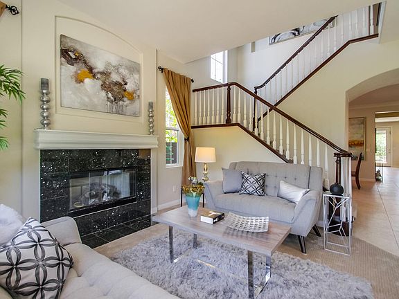 4th image of 951 Stoneridge Way