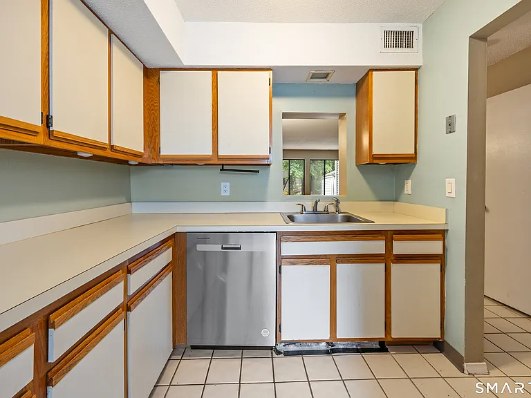 5 Staunton Ct #B — Photo 8