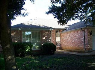 905 Wintercrest Ct, Arlington, TX 76017
