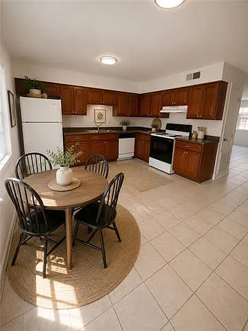 2 bed, 1.5 bath, 1100 sqft, $1,300 — Photo 4