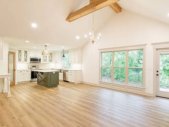 5th image of 4047 Gramercy Dr