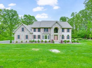 34 Chimney Ridge Trl, West Milford, NJ 07480